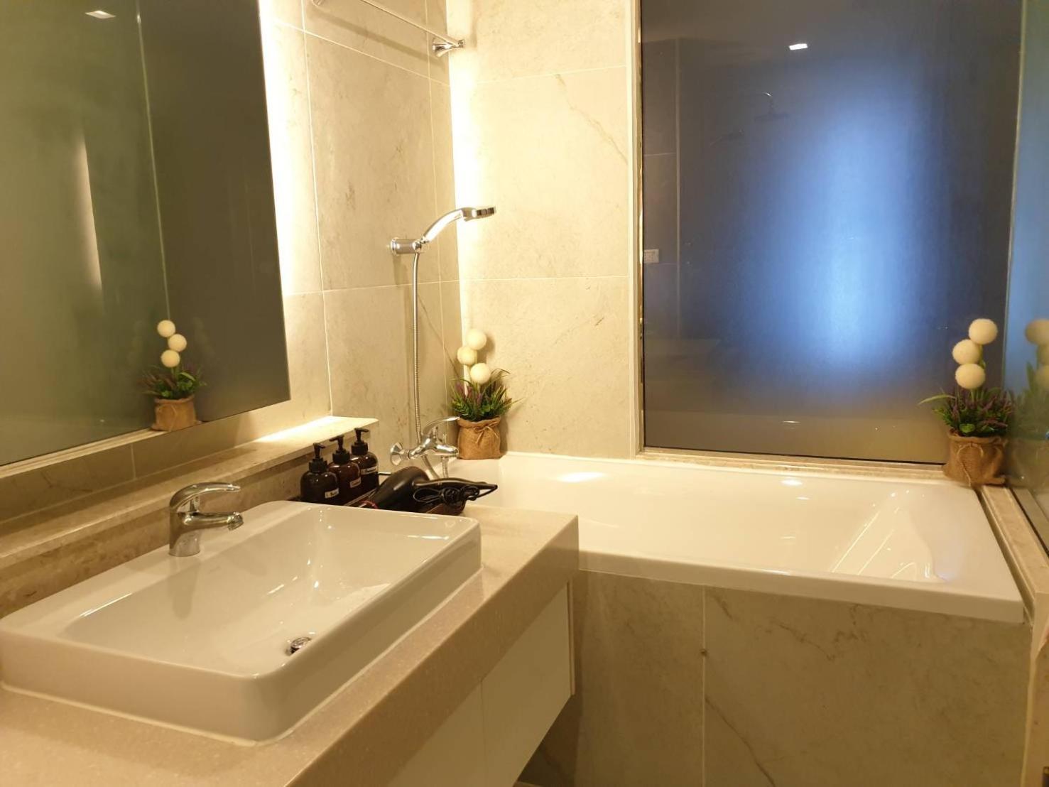 The Astra Chiang Mai Family Room Екстериор снимка