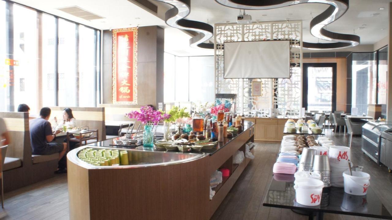 The Astra Chiang Mai Family Room Екстериор снимка